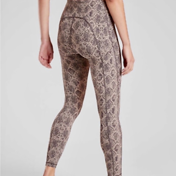 Xl Athleta snakeskin print, 7/8 length leggings w 2 small side pockets. EUC - Picture 2 of 11